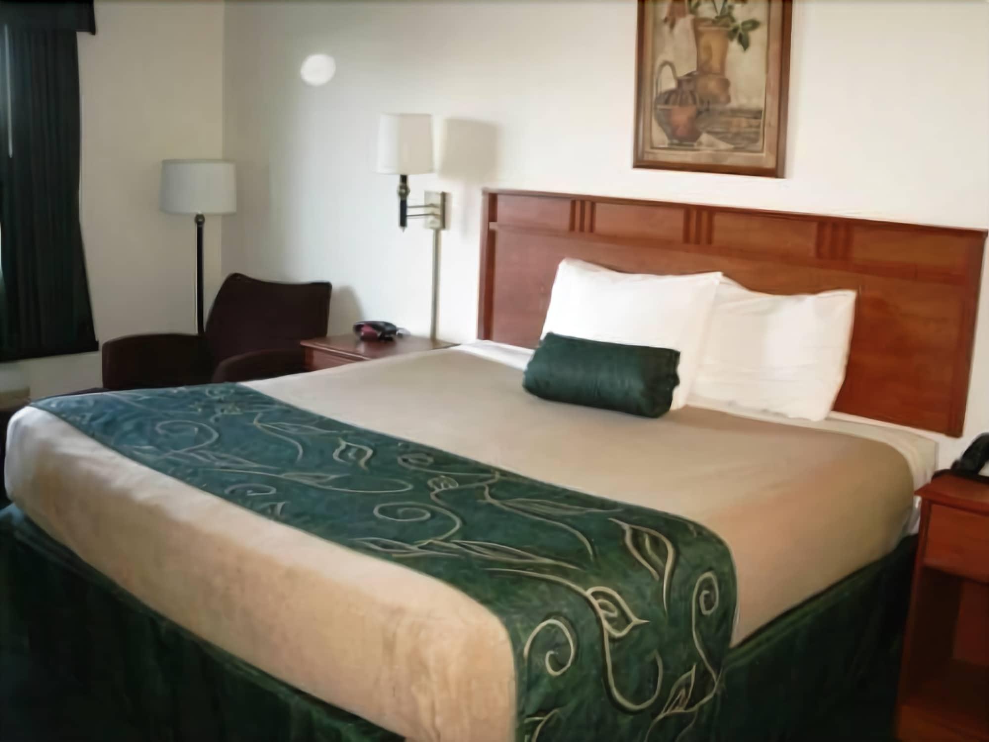 Travelodge By Wyndham Clinton Valley West Court Phòng bức ảnh