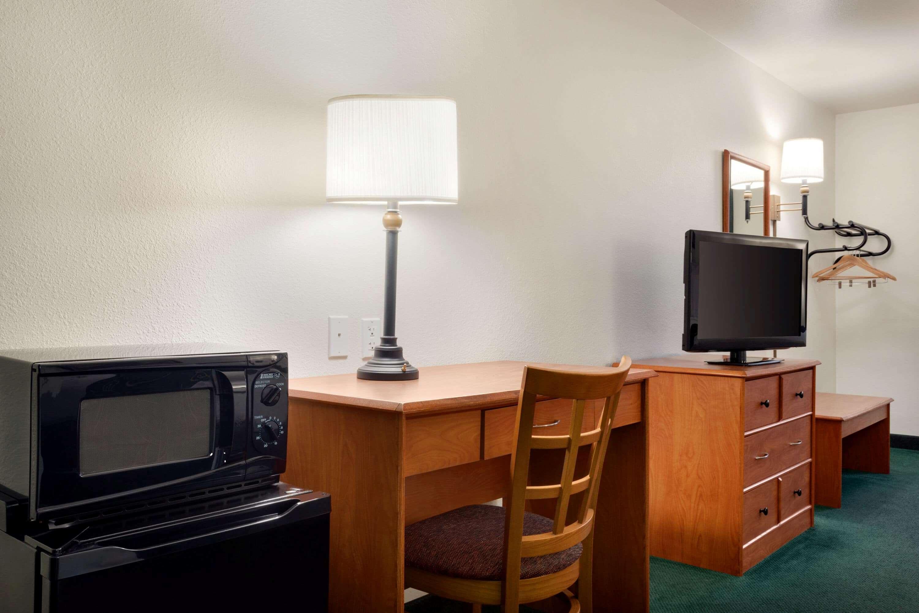 Travelodge By Wyndham Clinton Valley West Court Ngoại thất bức ảnh