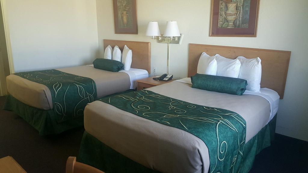 Travelodge By Wyndham Clinton Valley West Court Ngoại thất bức ảnh